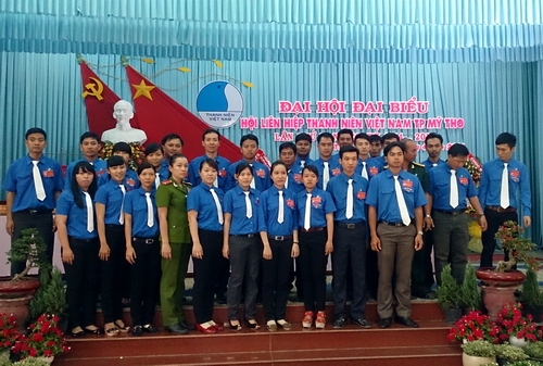 Ủy ban Hội LHTN Việt Nam Thành phố Mỹ Tho nhiệm kỳ 2014-2019 ra mắt trước Đại hội.